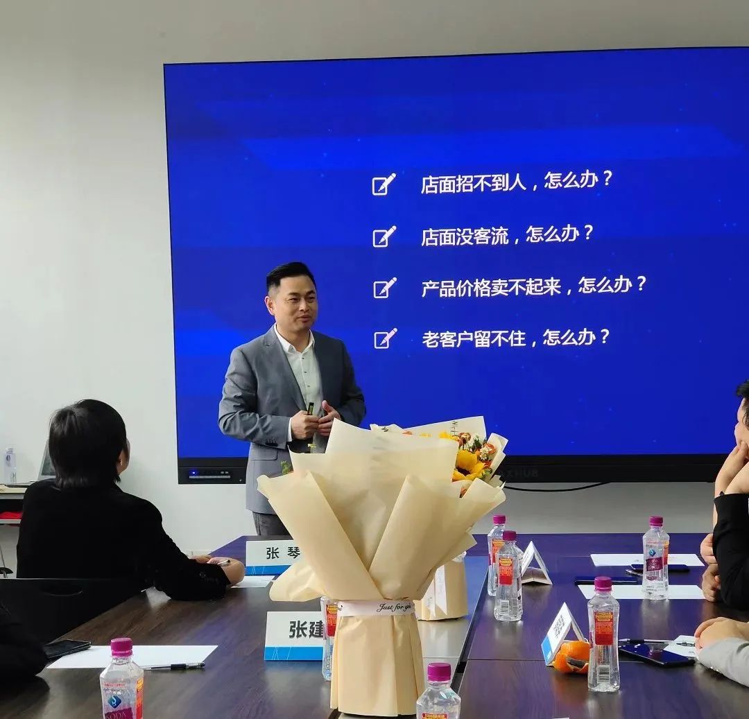 聚焦·深耕·微雕——卡百利艺术涂料成都经销商会议召开